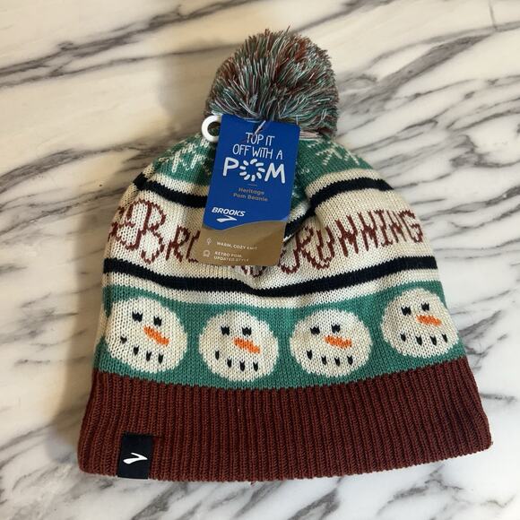 BROOKS Winter Hat HERITAGE POM BEANIE Knit HAPPY RUNNING Fleece Green OS NWT - Picture 1 of 4